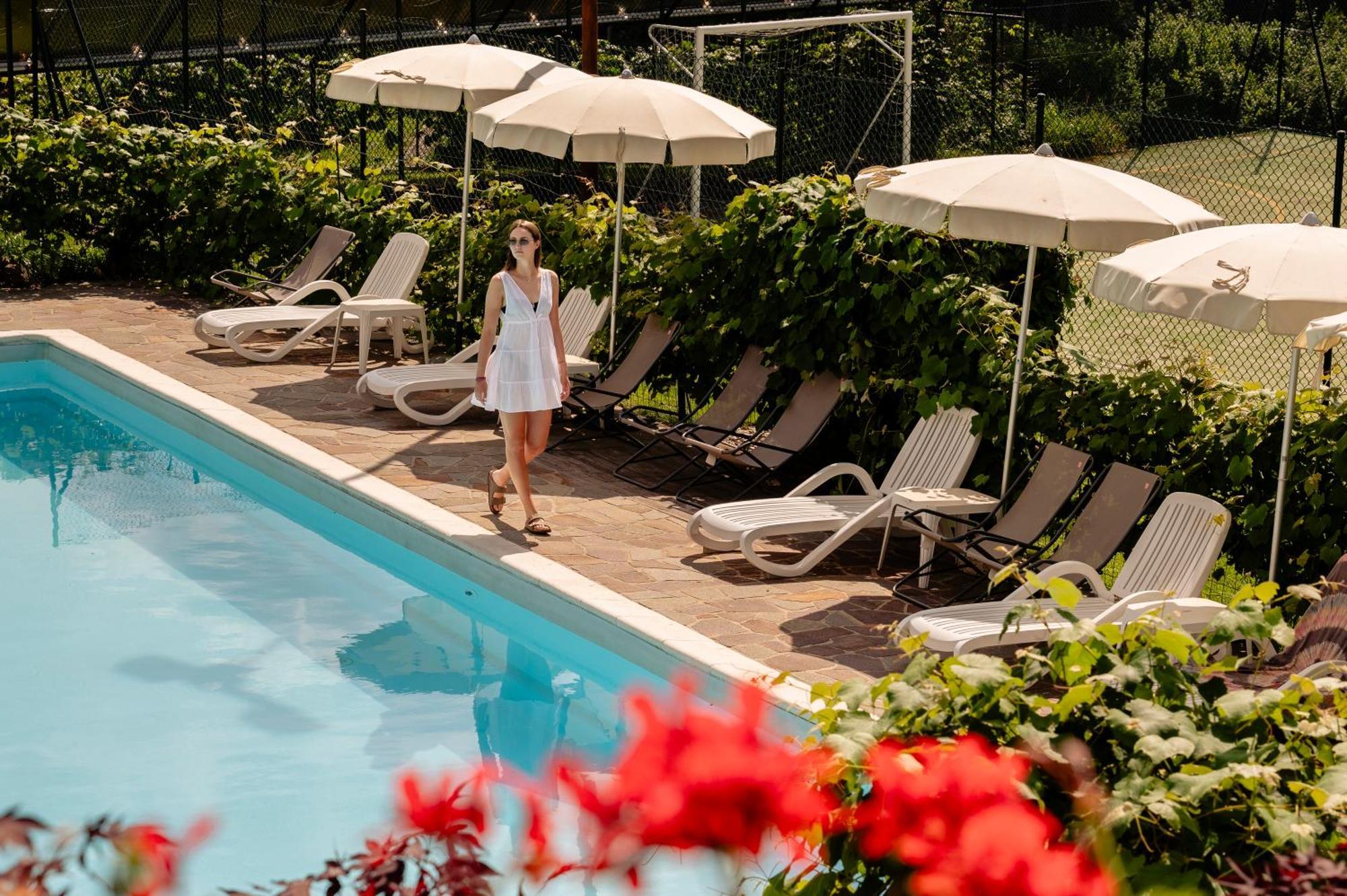 Hotel Scoiattolo Baselga di Pine Bagian luar foto