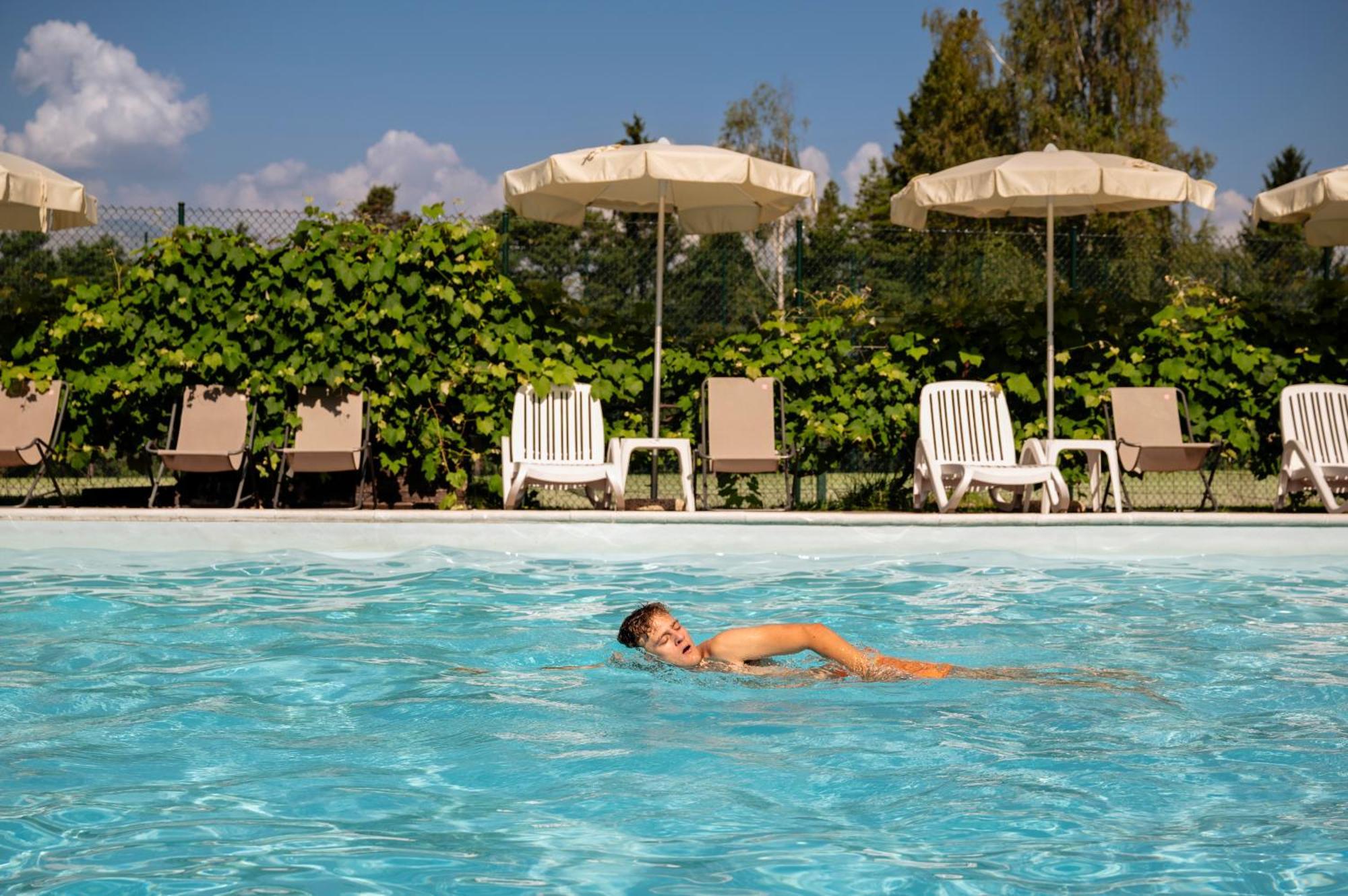 Hotel Scoiattolo Baselga di Pine Bagian luar foto