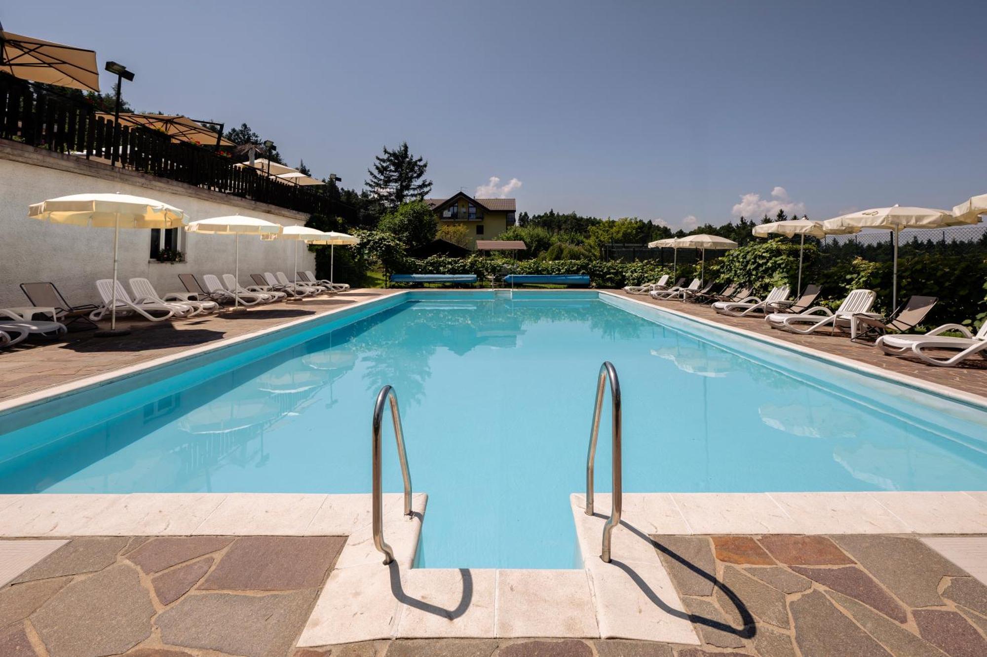 Hotel Scoiattolo Baselga di Pine Bagian luar foto