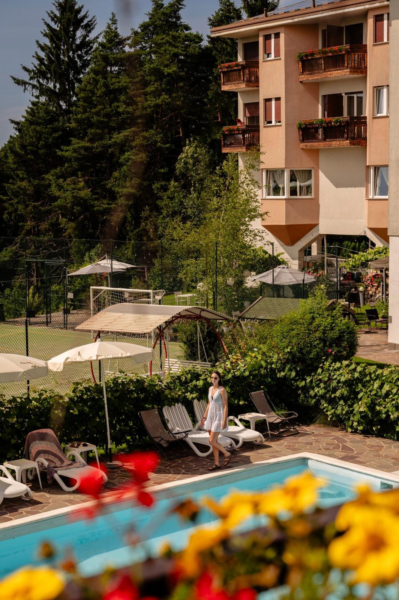 Hotel Scoiattolo Baselga di Pine Bagian luar foto