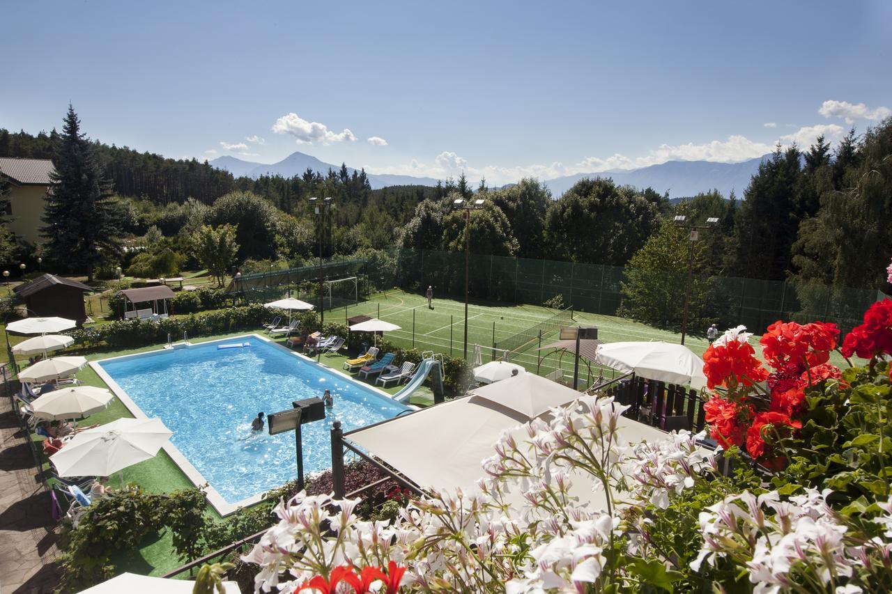 Hotel Scoiattolo Baselga di Pine Bagian luar foto