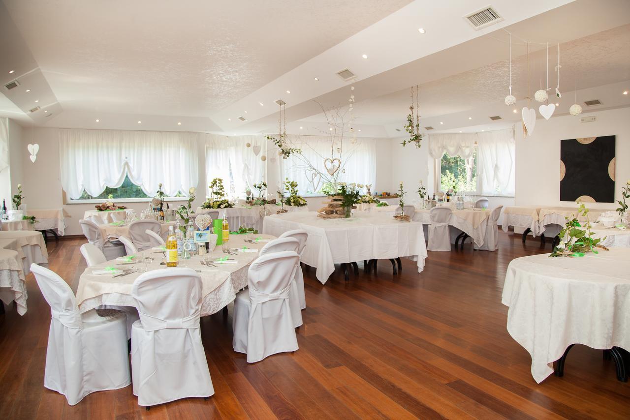 Hotel Scoiattolo Baselga di Pine Bagian luar foto
